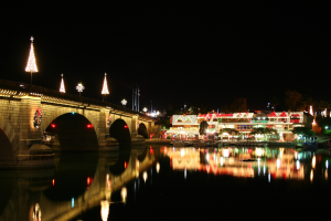 avondaanzicht op de London Bridge | Lake Havasu City